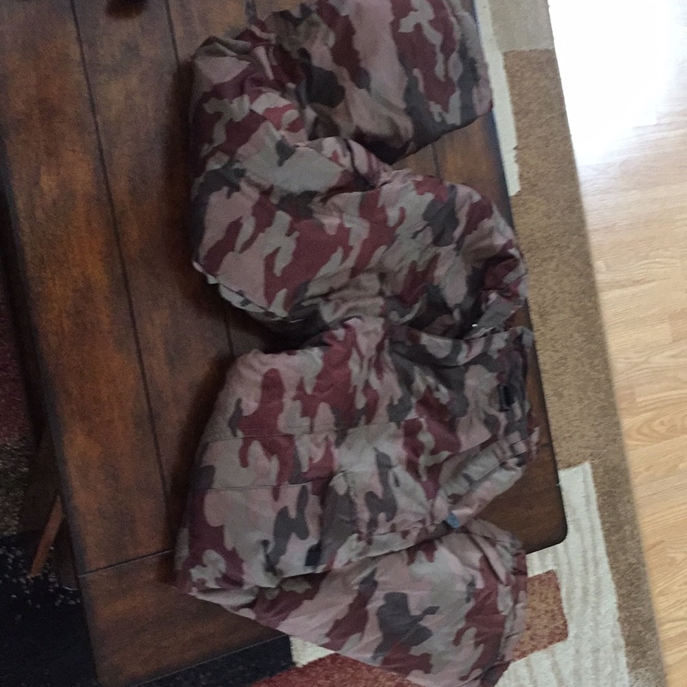 Boys camo snow pants size 12/14